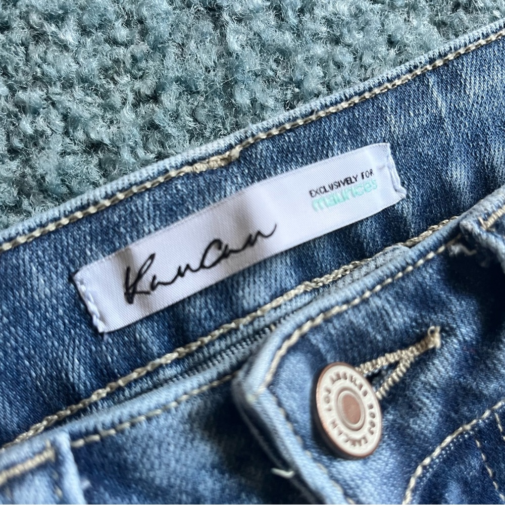 Distressed Cropped KanCan jeans size 25 frayed ankles! Good condition worn once!